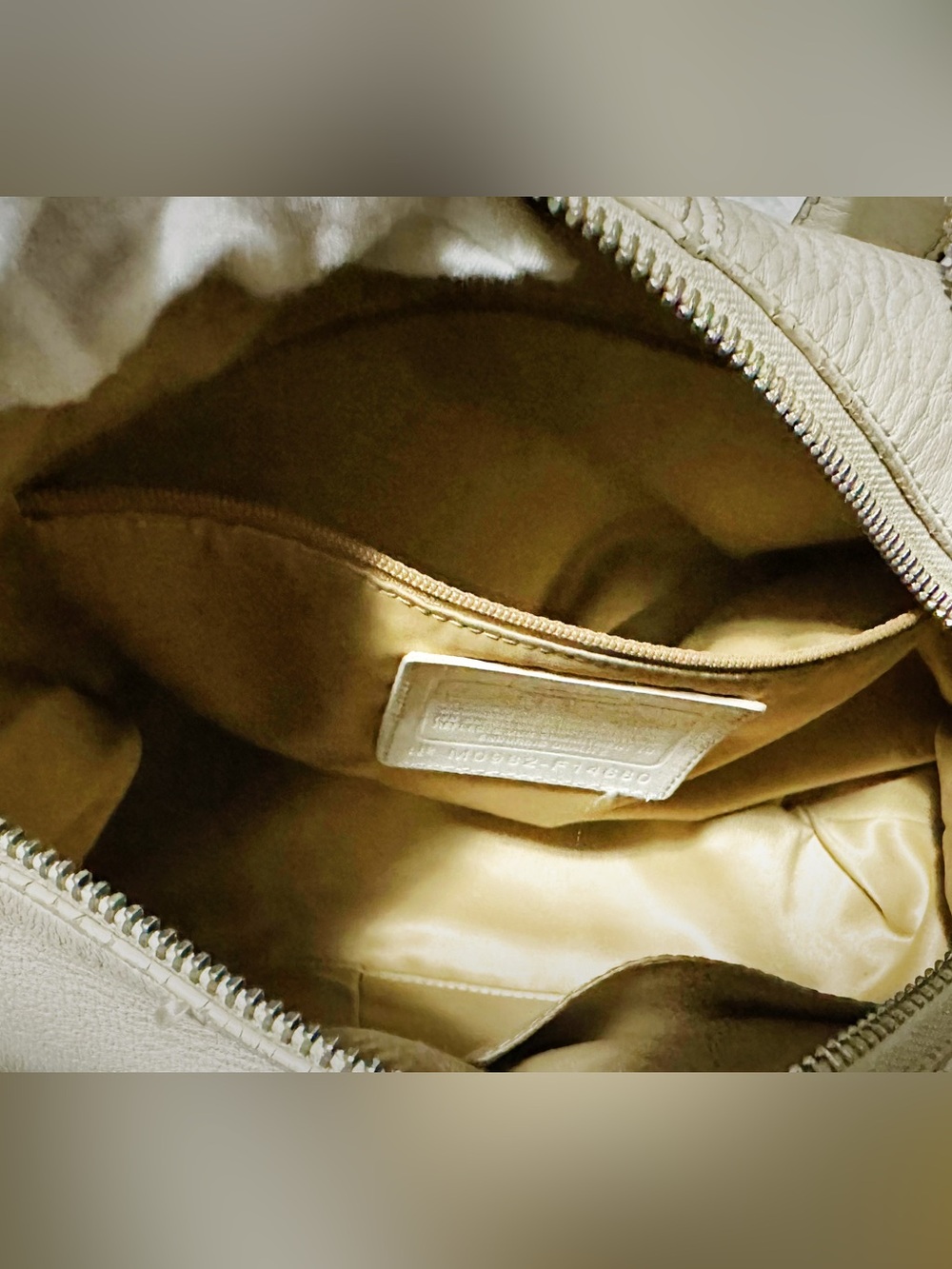 Vintage Coach soho schoder Bag Pebbled Leather Hobo Bag in Cream - Picture 17 of 17